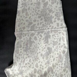 Lululemon Align Crop 17" Size 10 Cheetah Camo Antique White EUC Like new